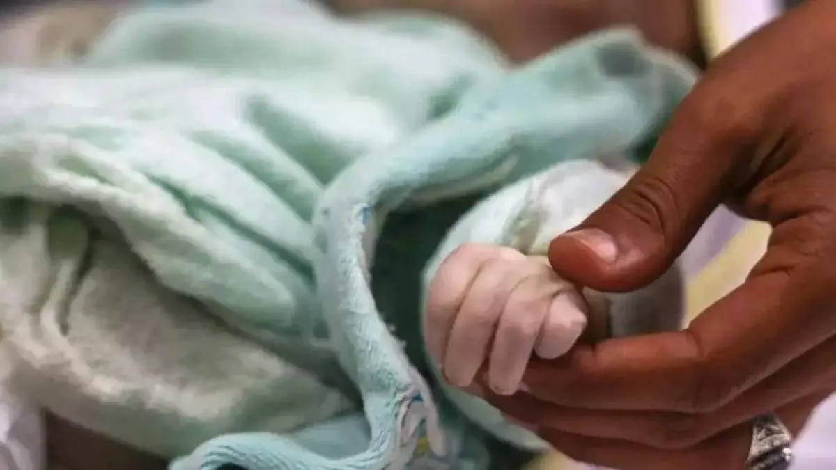 وفاة رضيع نتيجة البرد القارس في مواصي خان يونس